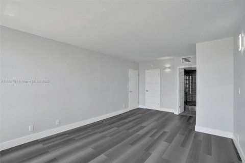 Condominio en venta en Hallandale Beach, Florida, 1 dormitorio, 76.92 m2 № 1854956 - foto 27