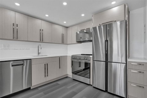 Condominio en venta en Hallandale Beach, Florida, 1 dormitorio, 76.92 m2 № 1854956 - foto 4