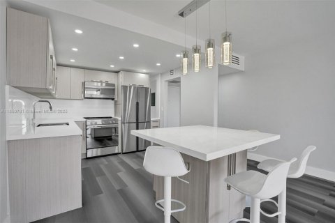 Condominio en venta en Hallandale Beach, Florida, 1 dormitorio, 76.92 m2 № 1854956 - foto 9