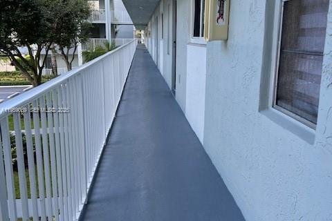 Снять в аренду кондоминиум в Помпано-Бич, Флорида 2 спальни, 76.64м2, № 2018065 - фото 3