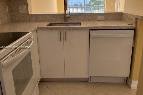 Снять в аренду кондоминиум в Помпано-Бич, Флорида 2 спальни, 76.64м2, № 2018065 - фото 10