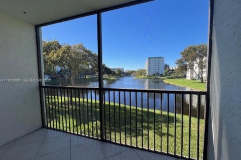 Снять в аренду кондоминиум в Помпано-Бич, Флорида 2 спальни, 76.64м2, № 2018065 - фото 23