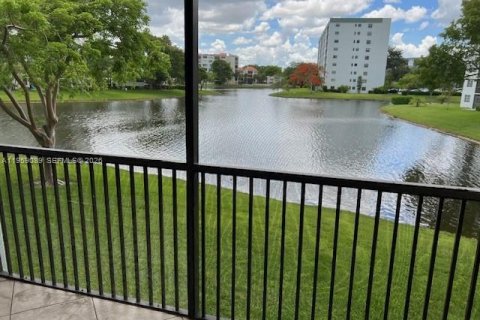 Кондоминиум с 2 спальнями в Помпано-Бич, Флорида № 2018065