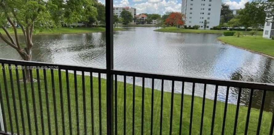 Кондоминиум с 2 спальнями в Помпано-Бич, Флорида № 2018065