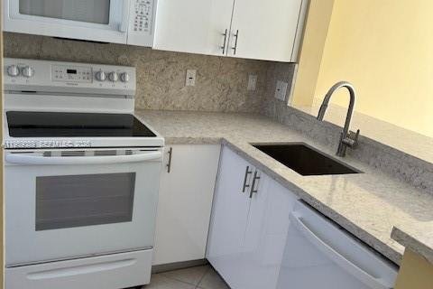 Снять в аренду кондоминиум в Помпано-Бич, Флорида 2 спальни, 76.64м2, № 2018065 - фото 9