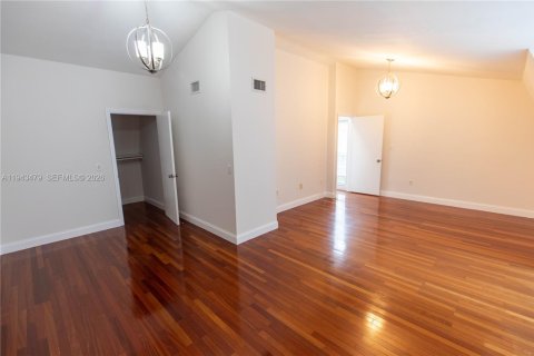 Touwnhouse à louer à Miami, Floride: 2 chambres, 832.68 m2 № 2000496 - photo 12