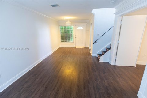 Touwnhouse à louer à Miami, Floride: 2 chambres, 832.68 m2 № 2000496 - photo 6