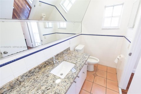 Touwnhouse à louer à Miami, Floride: 2 chambres, 832.68 m2 № 2000496 - photo 14