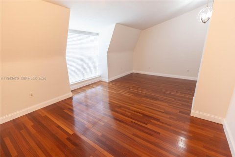 Touwnhouse à louer à Miami, Floride: 2 chambres, 832.68 m2 № 2000496 - photo 10