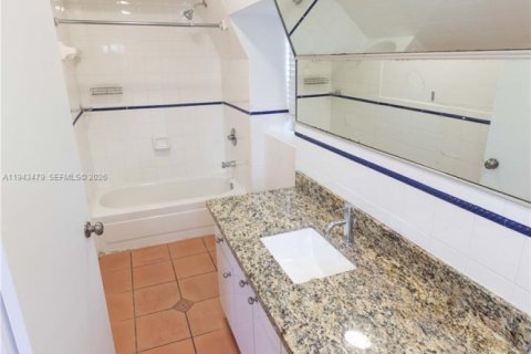 Touwnhouse à louer à Miami, Floride: 2 chambres, 832.68 m2 № 2000496 - photo 13