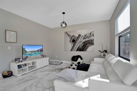 Villa ou maison à louer à Miami, Floride: 5 chambres, 263.19 m2 № 1892516 - photo 10