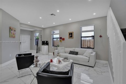 Villa ou maison à louer à Miami, Floride: 5 chambres, 263.19 m2 № 1892516 - photo 8
