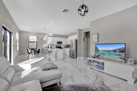 Villa ou maison à louer à Miami, Floride: 5 chambres, 263.19 m2 № 1892516 - photo 13