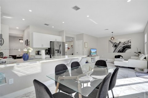 Villa ou maison à louer à Miami, Floride: 5 chambres, 263.19 m2 № 1892516 - photo 16