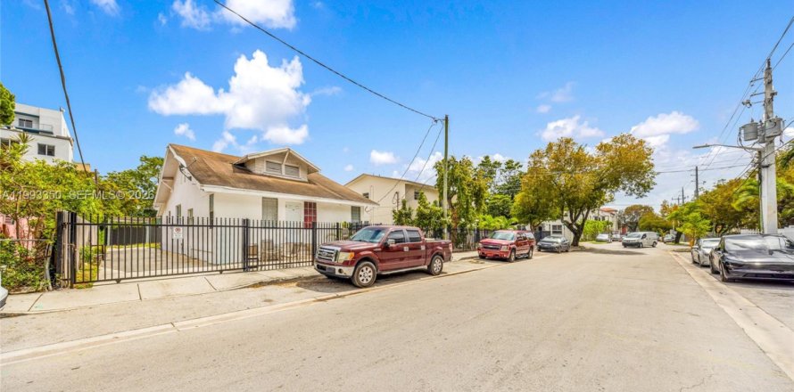 Casa en Miami, Florida 2 dormitorios, 225.38 m2 № 2057182