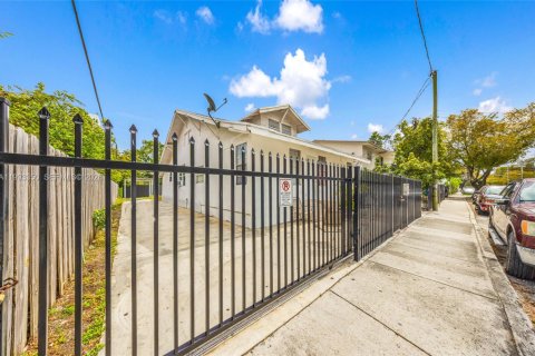 Casa en venta en Miami, Florida, 2 dormitorios, 225.38 m2 № 2057182 - foto 4