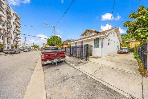 Casa en venta en Miami, Florida, 2 dormitorios, 225.38 m2 № 2057182 - foto 6