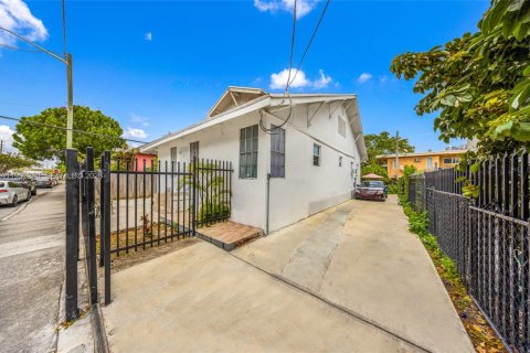 Casa en venta en Miami, Florida, 2 dormitorios, 225.38 m2 № 2057182 - foto 3