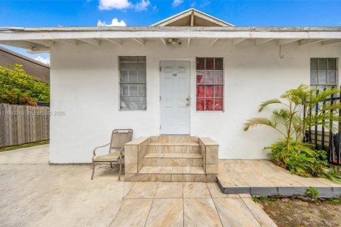 Casa en venta en Miami, Florida, 2 dormitorios, 225.38 m2 № 2057182 - foto 2