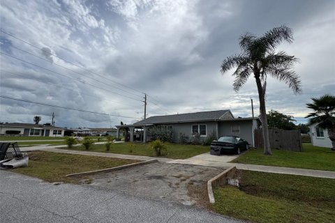 Villa ou maison à vendre à North Port, Floride: 2 chambres, 98.85 m2 № 1913223 - photo 4