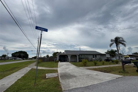 Villa ou maison à vendre à North Port, Floride: 2 chambres, 98.85 m2 № 1913223 - photo 3