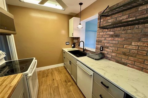 Villa ou maison à vendre à North Port, Floride: 2 chambres, 98.85 m2 № 1913223 - photo 8