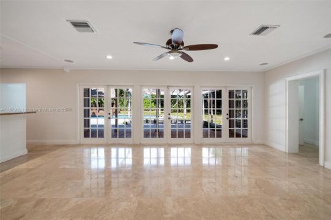 Casa en alquiler en Miami, Florida, 3 dormitorios, 246.19 m2 № 1927712 - foto 15
