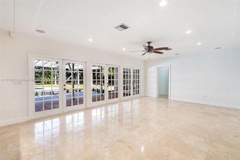 Casa en alquiler en Miami, Florida, 3 dormitorios, 246.19 m2 № 1927712 - foto 13