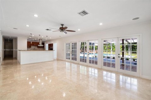 Casa en alquiler en Miami, Florida, 3 dormitorios, 246.19 m2 № 1927712 - foto 12