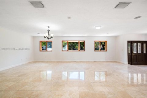 Casa en alquiler en Miami, Florida, 3 dormitorios, 246.19 m2 № 1927712 - foto 10