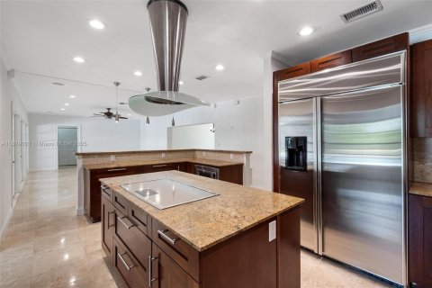 Casa en alquiler en Miami, Florida, 3 dormitorios, 246.19 m2 № 1927712 - foto 6