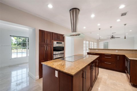 Casa en alquiler en Miami, Florida, 3 dormitorios, 246.19 m2 № 1927712 - foto 7