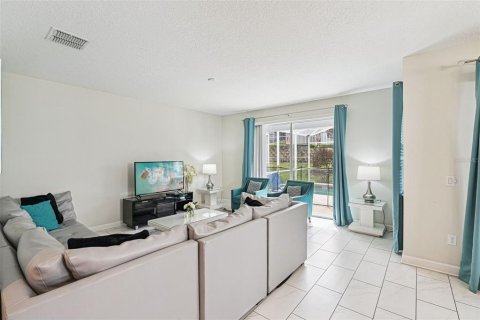 House in Davenport, Florida 6 bedrooms, 305.74 sq.m. № 2212487 - photo 11