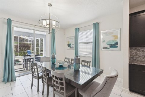 House in Davenport, Florida 6 bedrooms, 305.74 sq.m. № 2212487 - photo 8