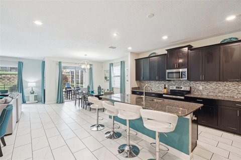 House in Davenport, Florida 6 bedrooms, 305.74 sq.m. № 2212487 - photo 5