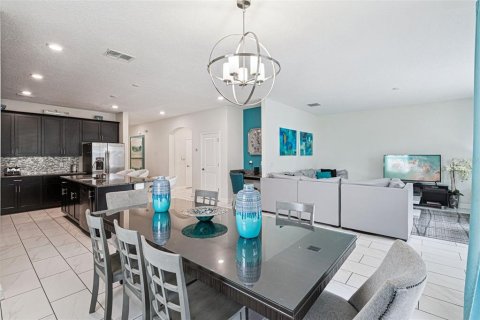 House in Davenport, Florida 6 bedrooms, 305.74 sq.m. № 2212487 - photo 6