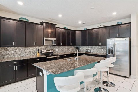 House in Davenport, Florida 6 bedrooms, 305.74 sq.m. № 2212487 - photo 7