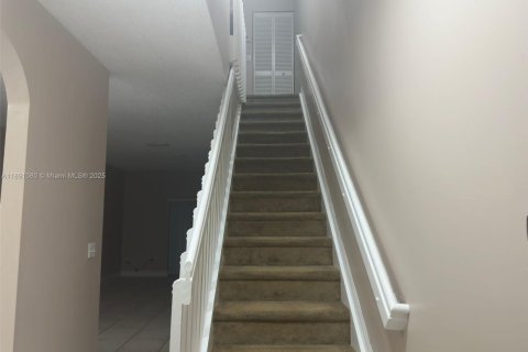 Снять в аренду таунхаус в Хомстед, Флорида 2 спальни, 98.94м2, № 1943694 - фото 11