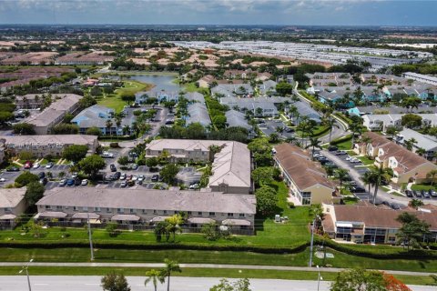 Снять в аренду таунхаус в Хомстед, Флорида 2 спальни, 98.94м2, № 1943694 - фото 1