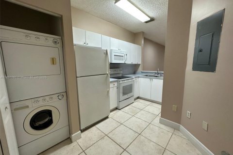 Снять в аренду таунхаус в Хомстед, Флорида 2 спальни, 98.94м2, № 1943694 - фото 6