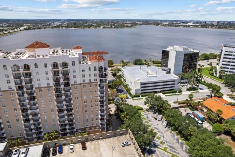 Condo in West Palm Beach, Florida, 2 bedrooms  № 2088025 - photo 8
