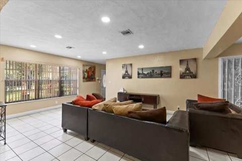 Casa en venta en Fort Lauderdale, Florida, 3 dormitorios, 165.18 m2 № 2029513 - foto 4