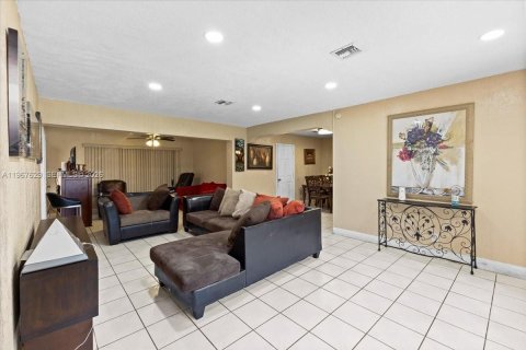 Casa en venta en Fort Lauderdale, Florida, 3 dormitorios, 165.18 m2 № 2029513 - foto 5