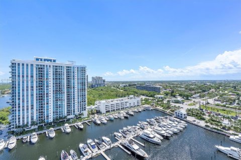 Condominio en venta en North Miami Beach, Florida, 2 dormitorios, 161.28 m2 № 1961355 - foto 4