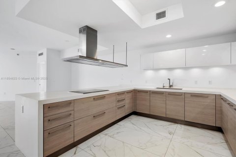 Condominio en venta en North Miami Beach, Florida, 2 dormitorios, 161.28 m2 № 1961355 - foto 9
