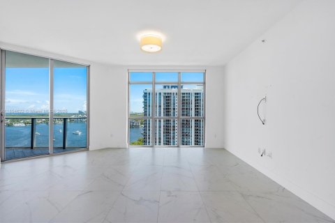Condominio en venta en North Miami Beach, Florida, 2 dormitorios, 161.28 m2 № 1961355 - foto 11