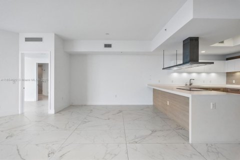 Condominio en venta en North Miami Beach, Florida, 2 dormitorios, 161.28 m2 № 1961355 - foto 8
