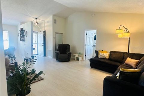 Villa ou maison à louer à Kissimmee, Floride: 3 chambres, 109.25 m2 № 2094891 - photo 12