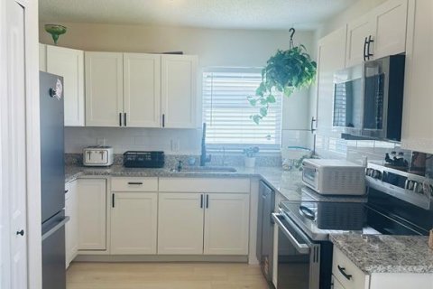 Villa ou maison à louer à Kissimmee, Floride: 3 chambres, 109.25 m2 № 2094891 - photo 8