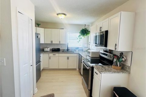 Villa ou maison à louer à Kissimmee, Floride: 3 chambres, 109.25 m2 № 2094891 - photo 7
